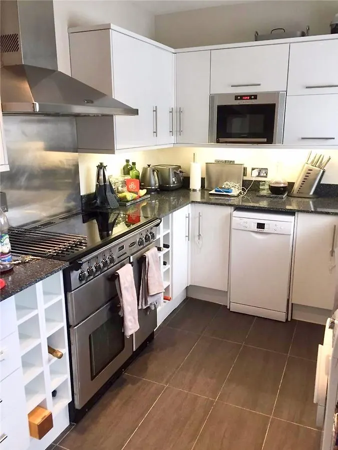 אדינבורו 2 Bedroom House In Haymarket Accommodates 4